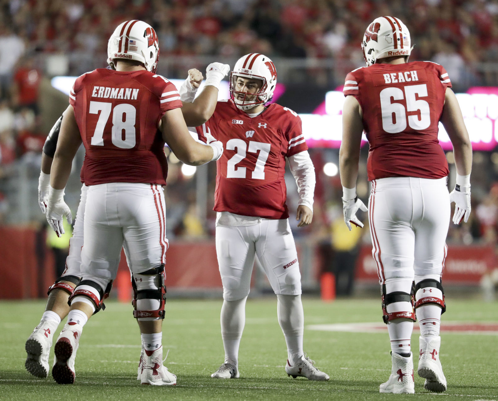 Wisconsin Badgers 34, Western Kentucky Hilltoppers 3